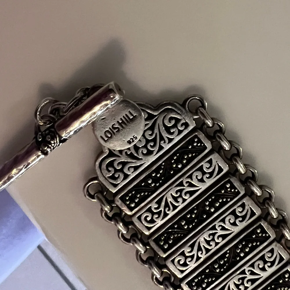 Lois Hill Beautifully detailed and elegant in 925 silver. - Picture 3 of 6